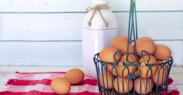 Whole eggs are natural and healthy to eat