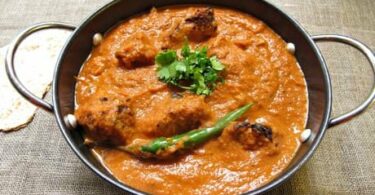 This is a picture of am Indian chicken stew in a saucepan